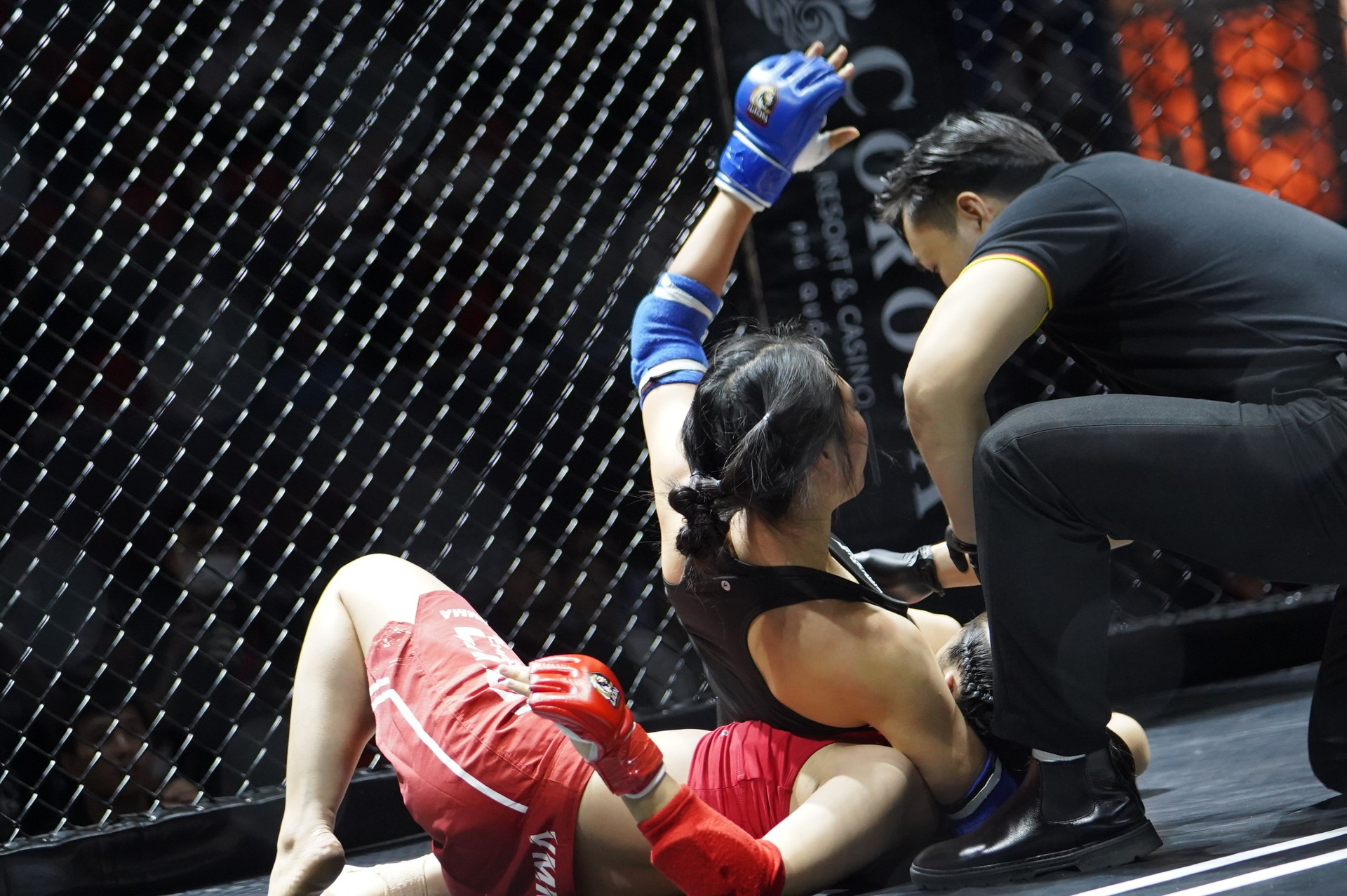 Nữ võ sĩ MMA xinh đẹp: Tôi bất ngờ khi hạ đối thủ sau 90 giây - 7