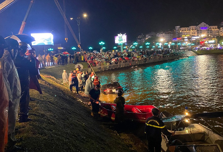 Xe ô tô lao xuống hồ Xuân Hương: Tài xế không sử dụng rượu, bia - 1