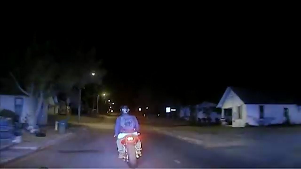 video_backpack_bursts_into_flames_during_chase_between_motorcyclist_police_1785-1-.00_00_30_17.still001.jpg