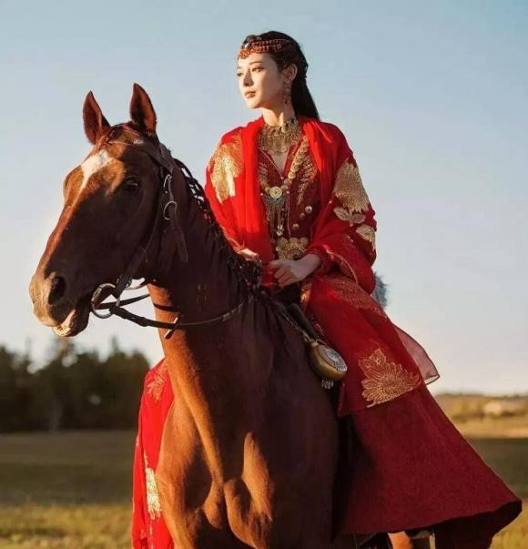 Cảnh cưỡi ngựa tuyệt đẹp của các sao nữ trong phim cổ trang-3
