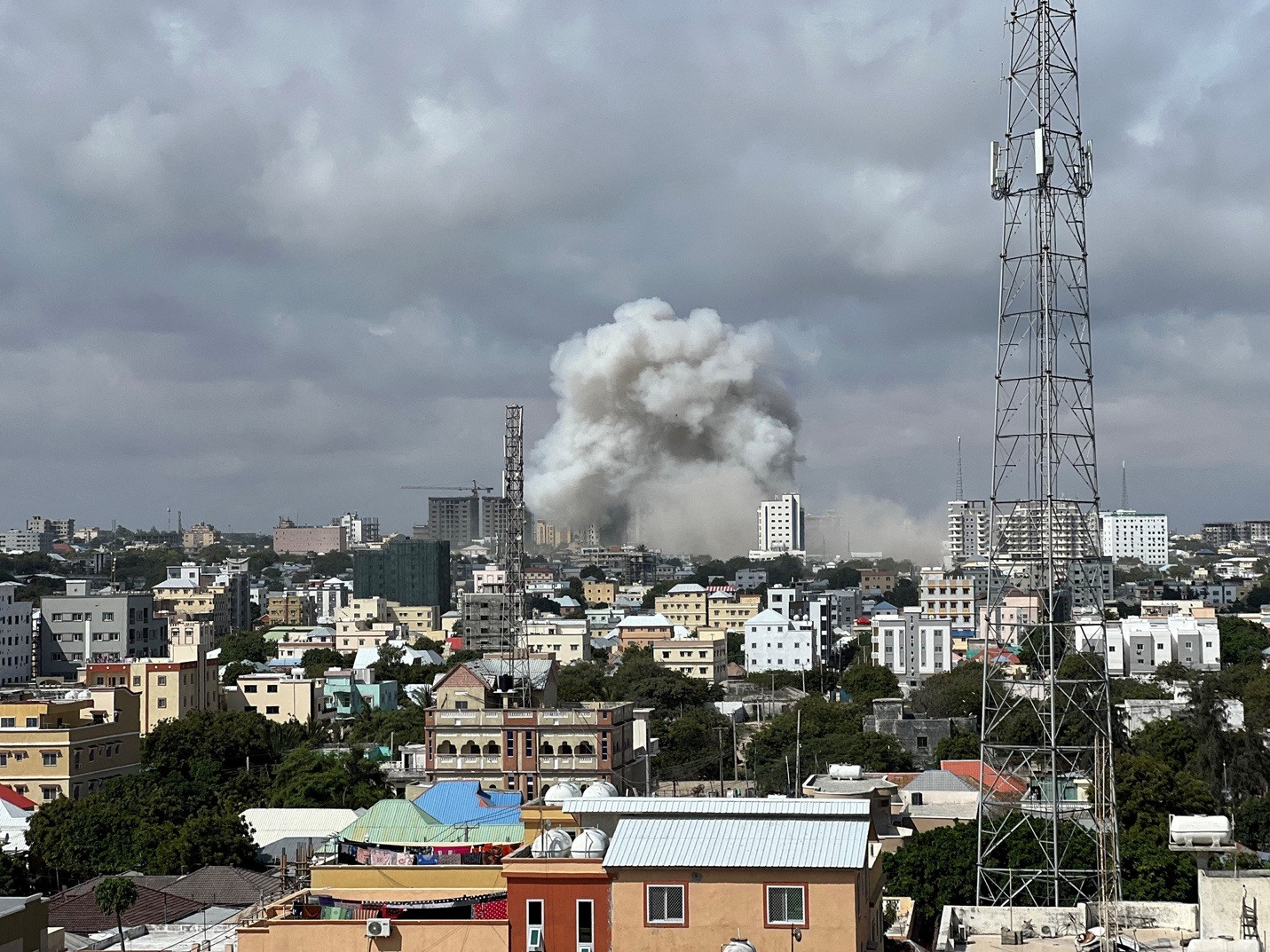 Đánh bom gần trụ sở Bộ Giáo dục Somalia, 100 người thiệt mạng - 2