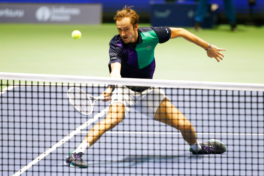 Medvedev vào chung kết Vienna Open, Alcaraz thua sốc ở Basel Open - 1