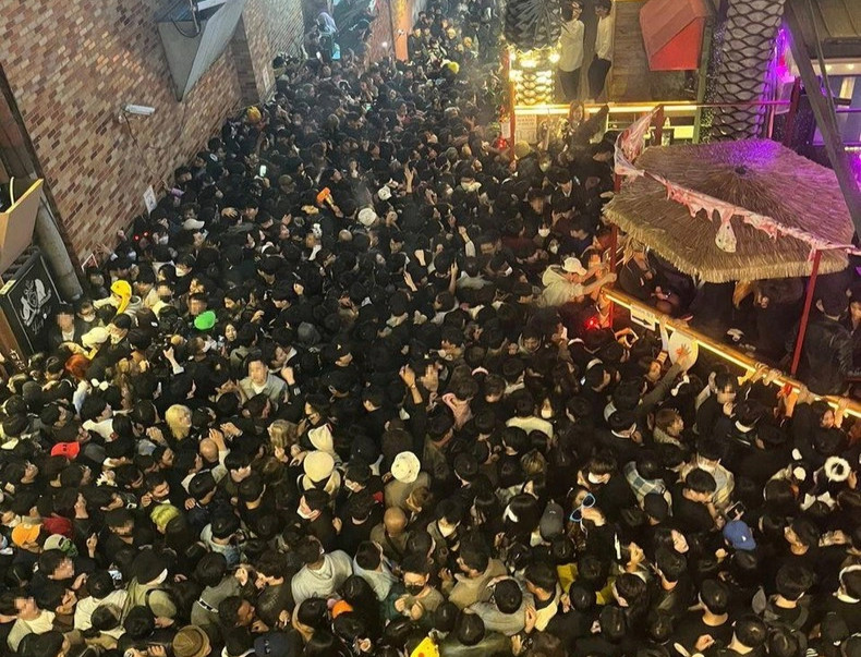 Phố đêm không ngủ ở Seoul: Thảm kịch trong đám đông 100.000 người - 4
