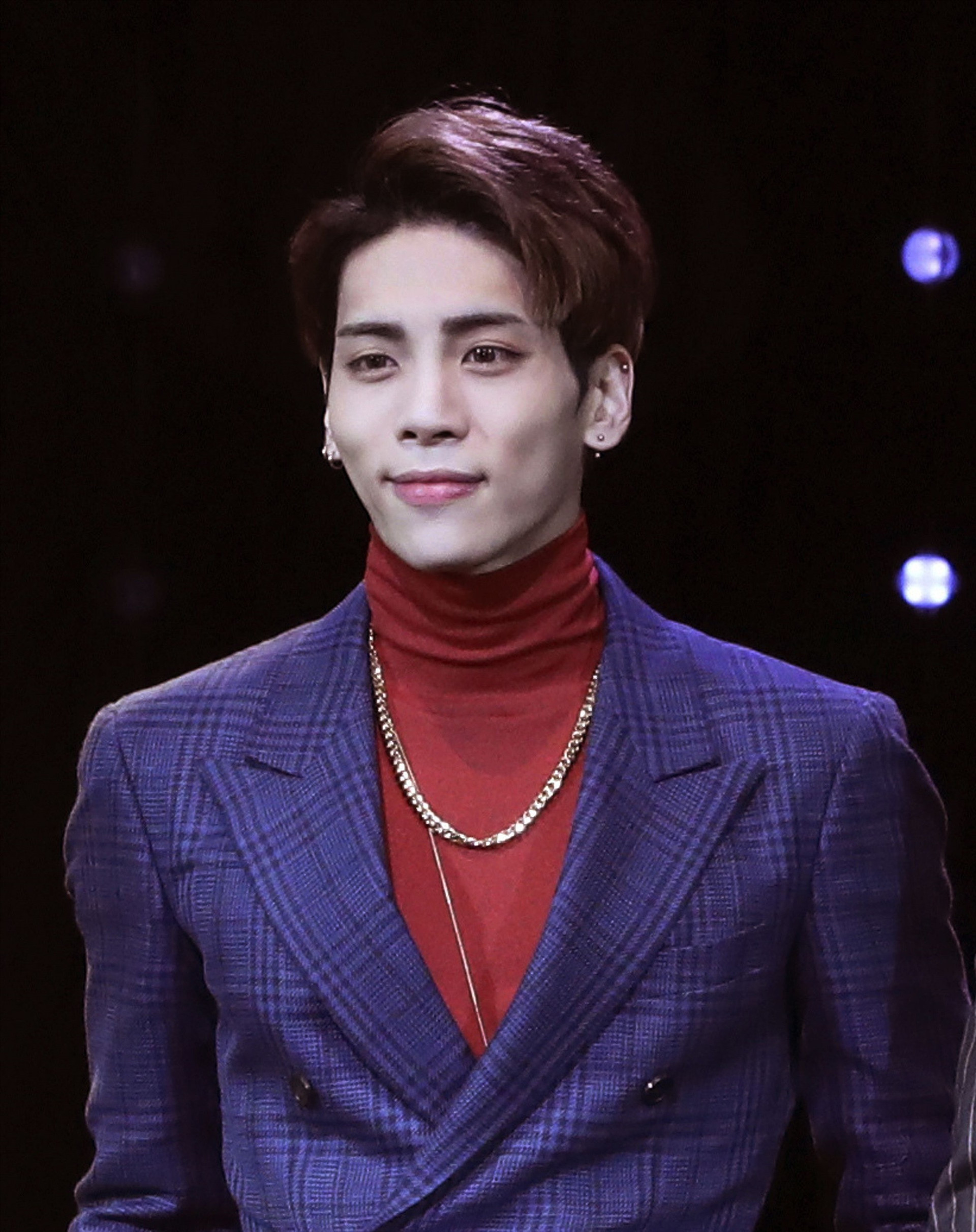 Jonghyun trầm cảm nặng vì bị fan cuồng chi phối đời tư. Ảnh: CNN