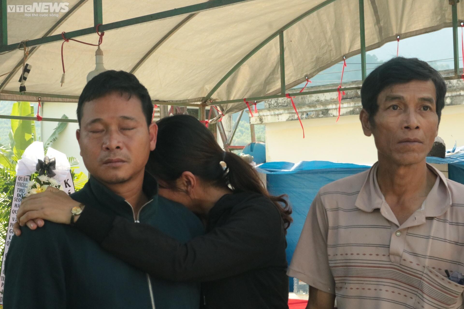 Thi thể nữ sinh từ Hàn Quốc về nhà trong những giọt nước mắt tiếc thương - 3