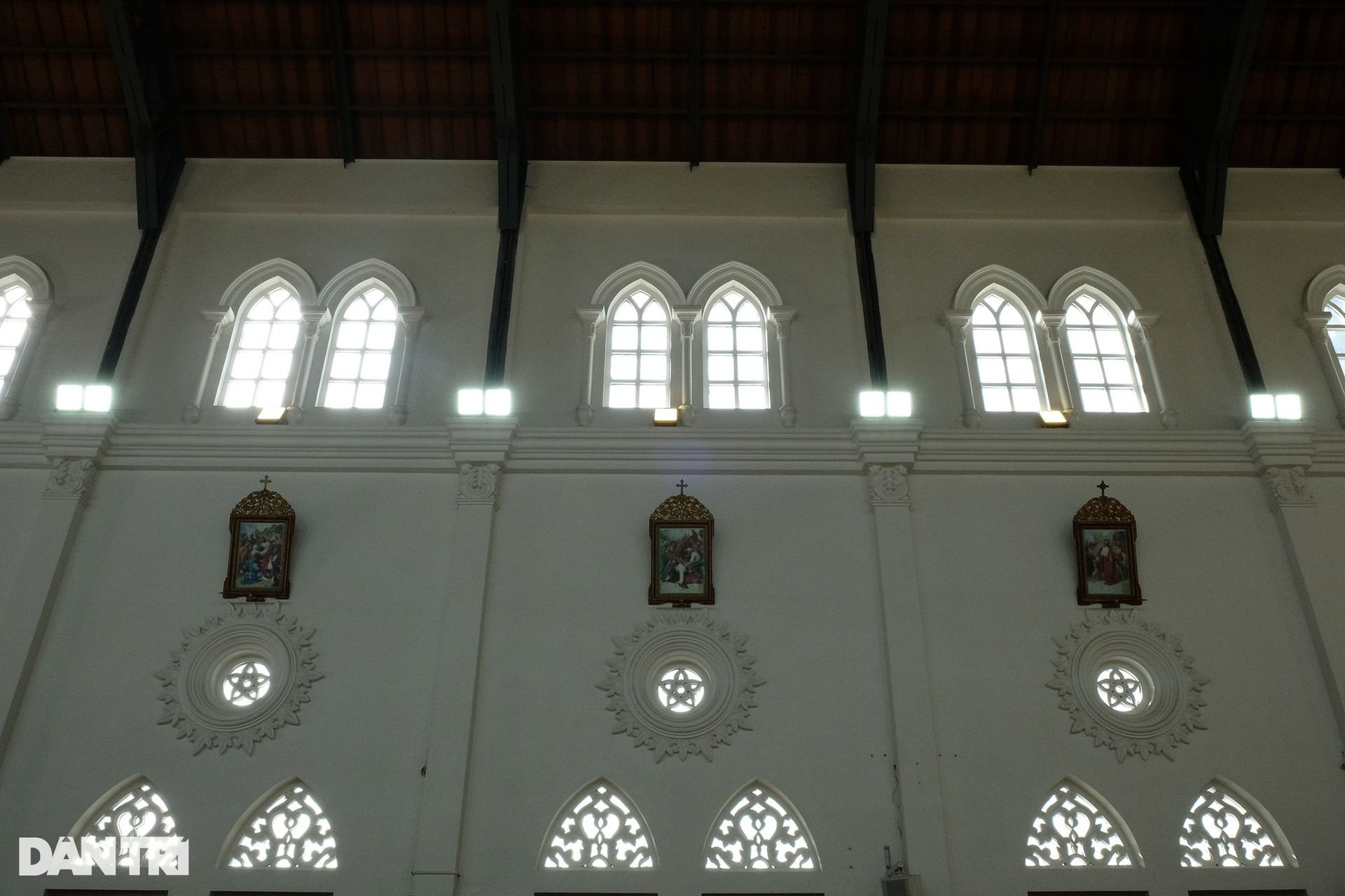 Chiêm ngưỡng nhà thờ công giáo tuyệt đẹp trên đảo Thanh Lân - 11