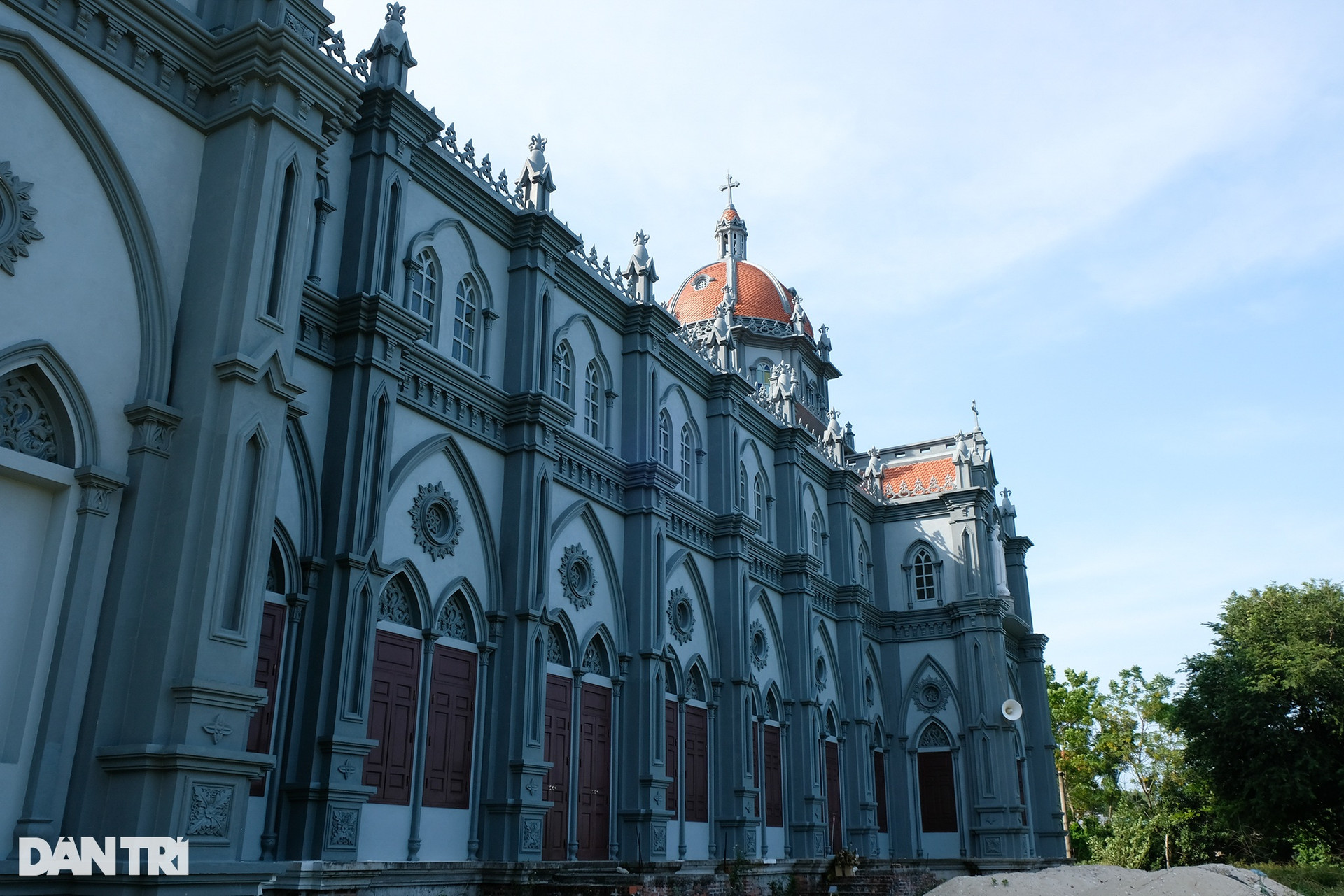 Chiêm ngưỡng nhà thờ công giáo tuyệt đẹp trên đảo Thanh Lân - 10