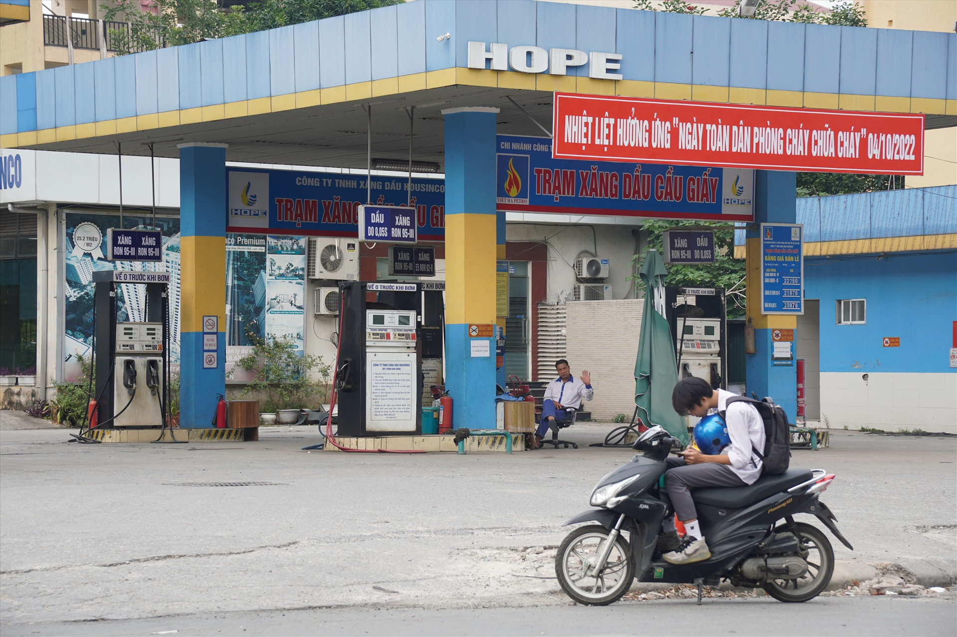 Tình trạng thiếu xăng tiếp diễn tại nhiều quận nội thành Hà Nội