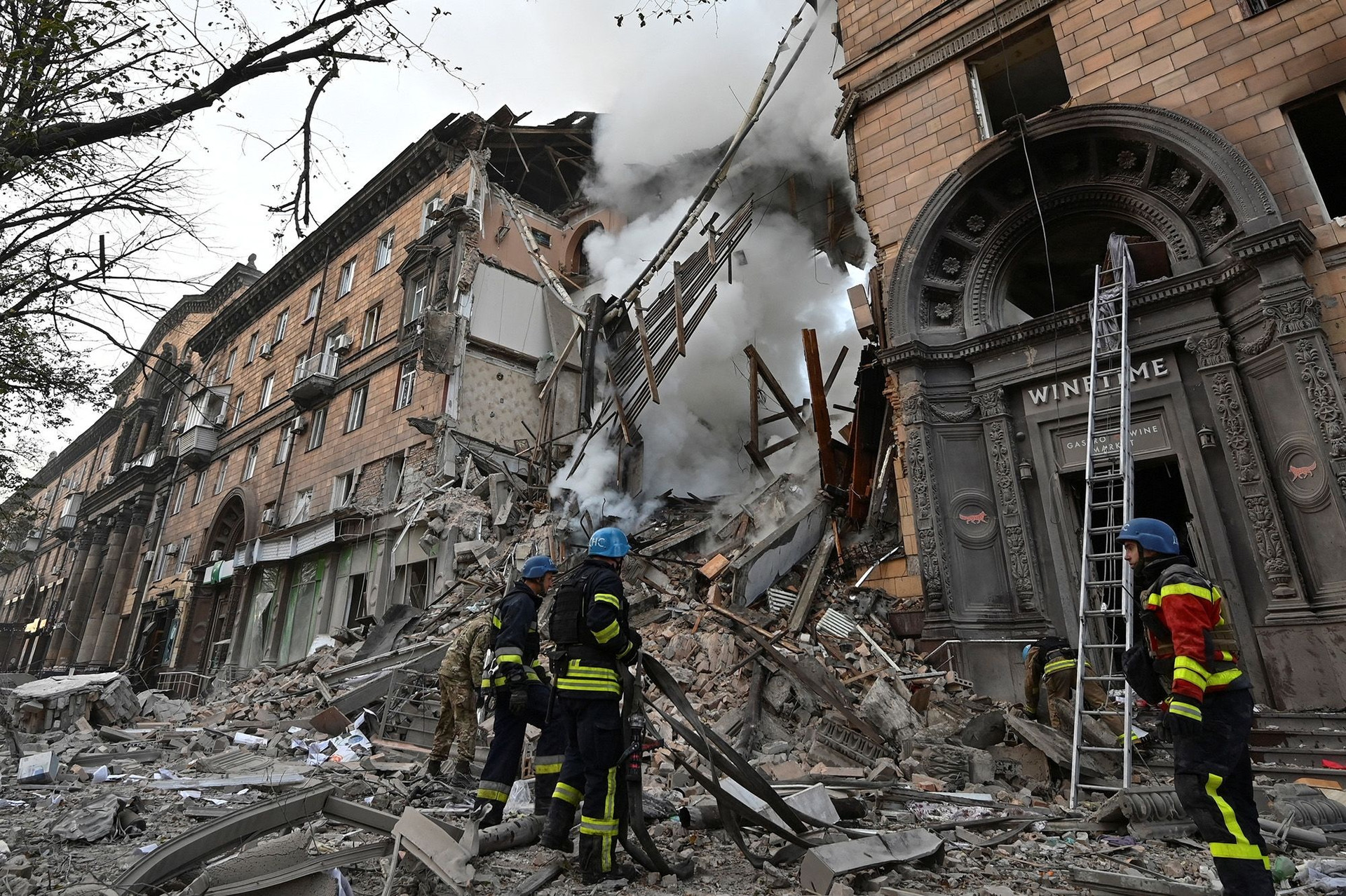 Nga tập kích thành phố miền Nam Ukraine bằng tên lửa phòng không - 1