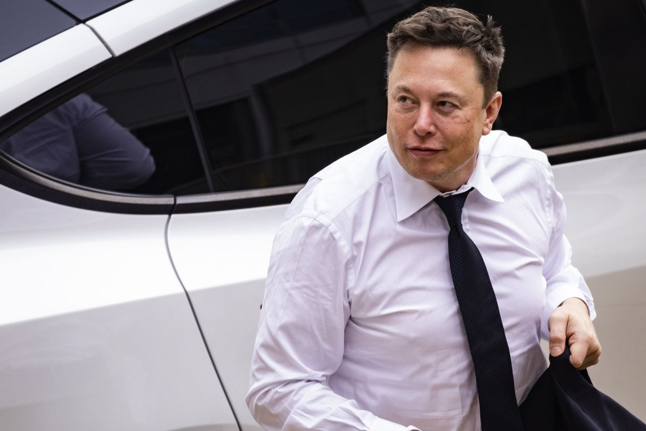 Elon Musk hai nhan cach anh 2