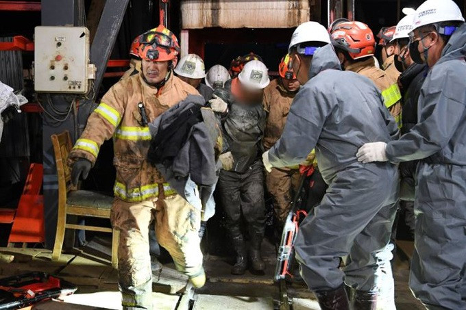 Thợ mỏ kể lại cuộc chiến sinh tồn cận kề cái chết dưới hầm mỏ suốt 10 ngày - 1