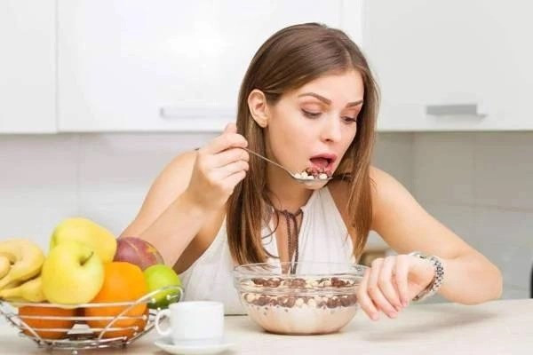 Sai lầm ăn sáng biến thực phẩm thành ‘kẻ thù’ tàn phá dạ dày, gan, thận-1