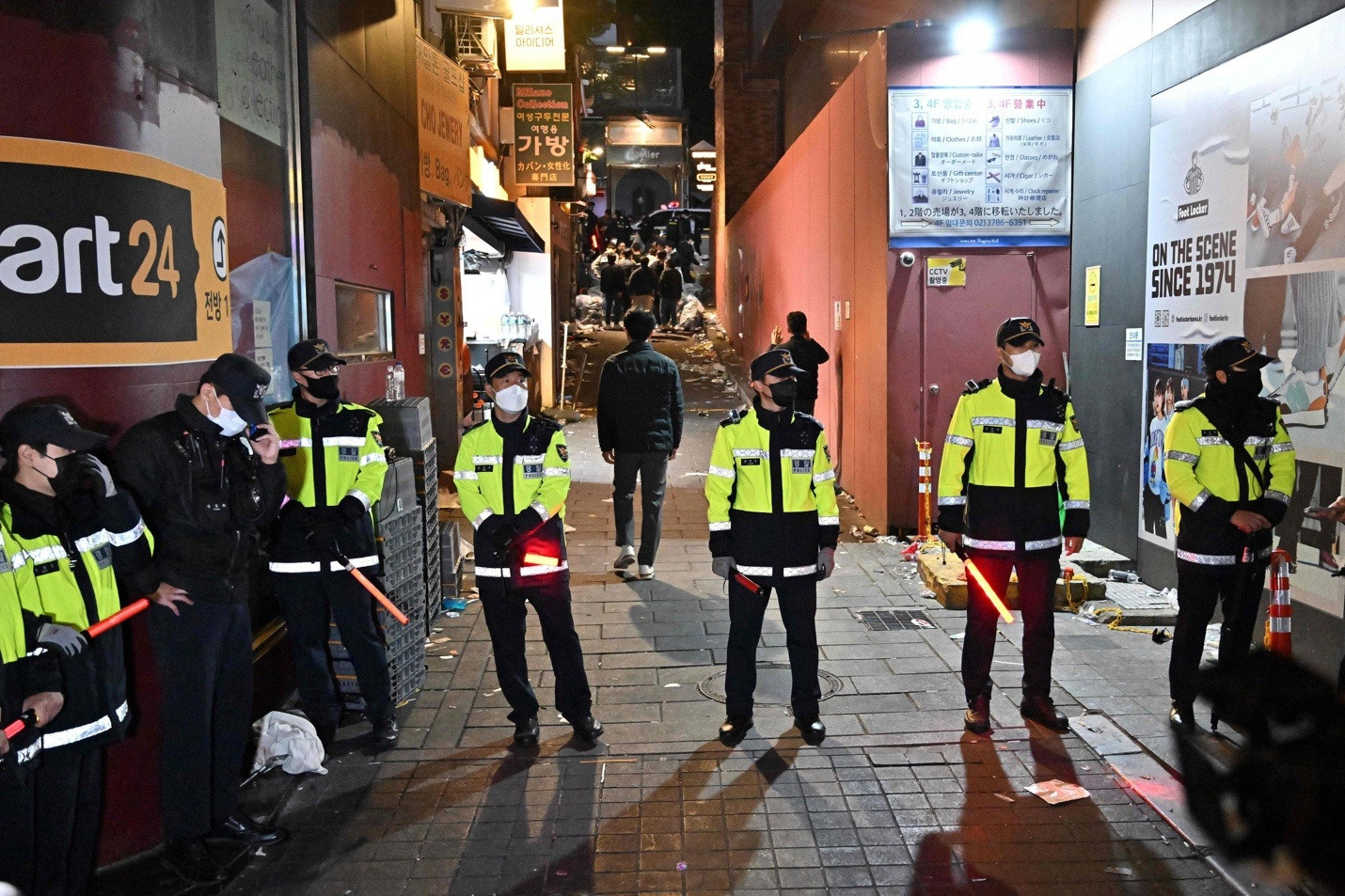 Cảnh sát Hàn Quốc qua đời sau khi bị điều tra về thảm kịch giẫm đạp - 1