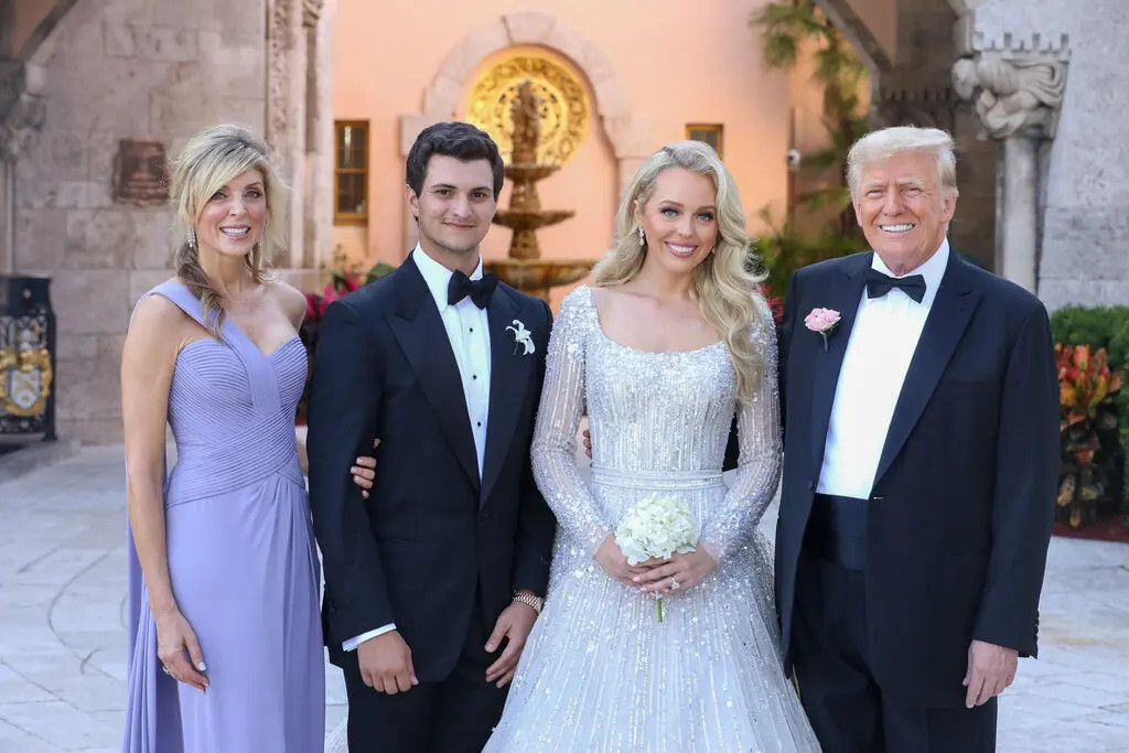 Đám cưới như mơ của gái út nhà ông Trump với bạn trai tỷ phú - 4