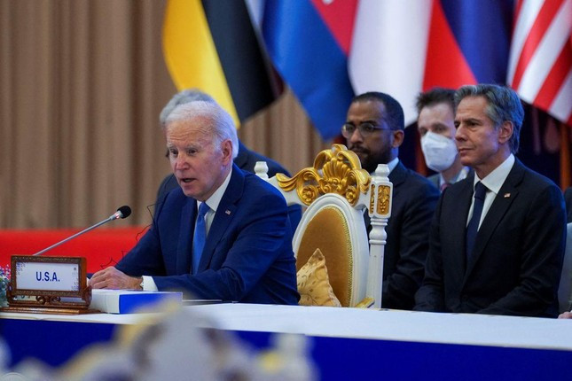 Tổng thống Mỹ Biden lắng nghe bài phát biểu của Ngoại trưởng Nga Lavrov ảnh 2