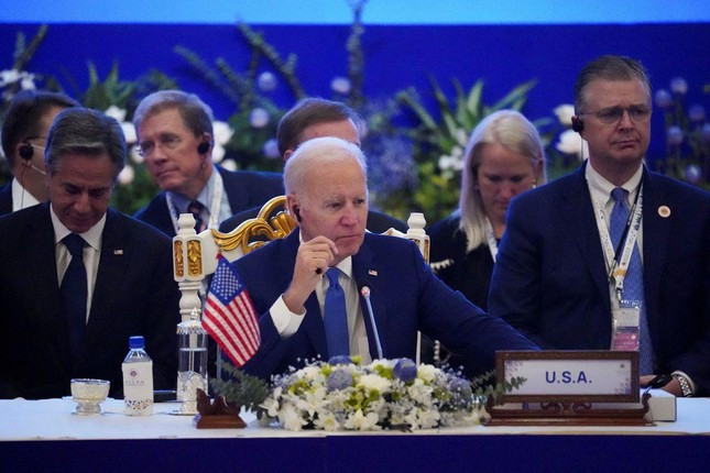 Tổng thống Mỹ Biden lắng nghe bài phát biểu của Ngoại trưởng Nga Lavrov ảnh 3