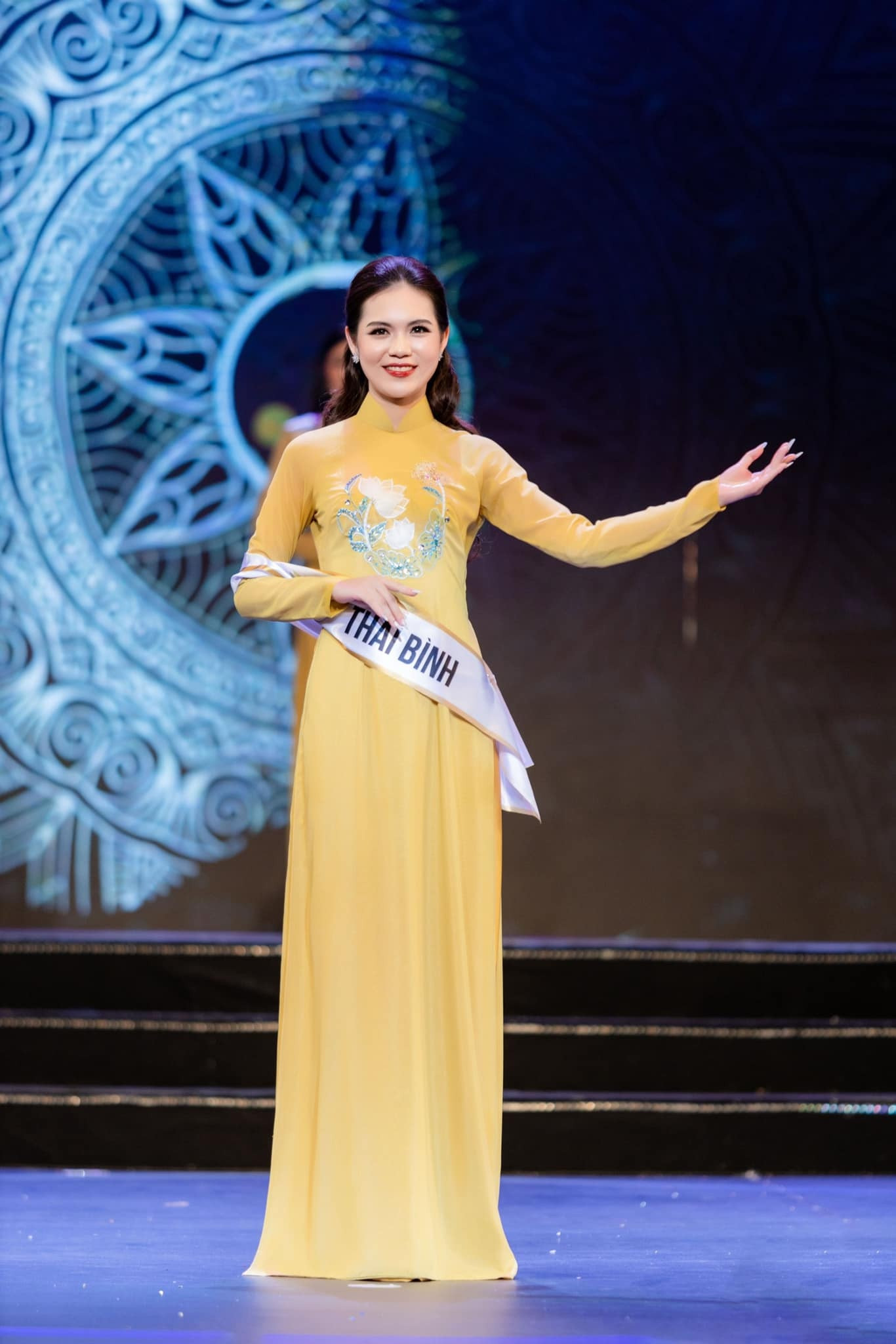Nhan sắc đời thường của MC bất ngờ đăng quang Hoa hậu Du lịch Việt Nam - 9