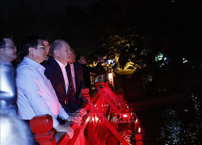 Thủ tướng Phạm Minh Chính và Thủ tướng CHLB Đức Olaf Scholz thăm phố cổ Hà Nội - 2