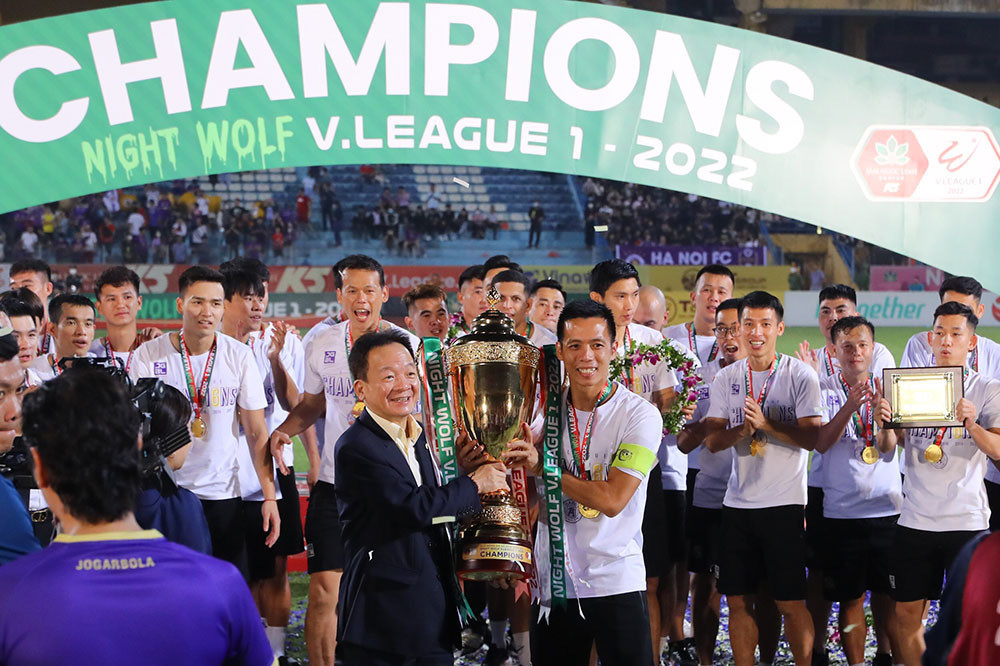 Chùm ảnh trao Cúp VĐ Night Wolf V.League 1-2022 cho CLB Hà Nội  - Ảnh 15.