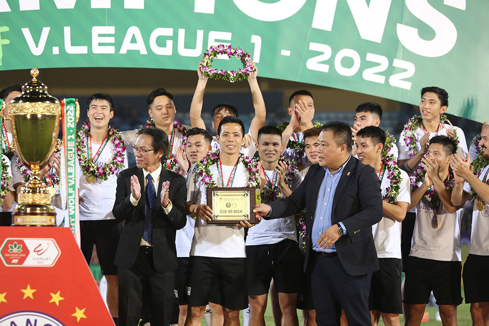 Chùm ảnh trao Cúp VĐ Night Wolf V.League 1-2022 cho CLB Hà Nội  - Ảnh 22.