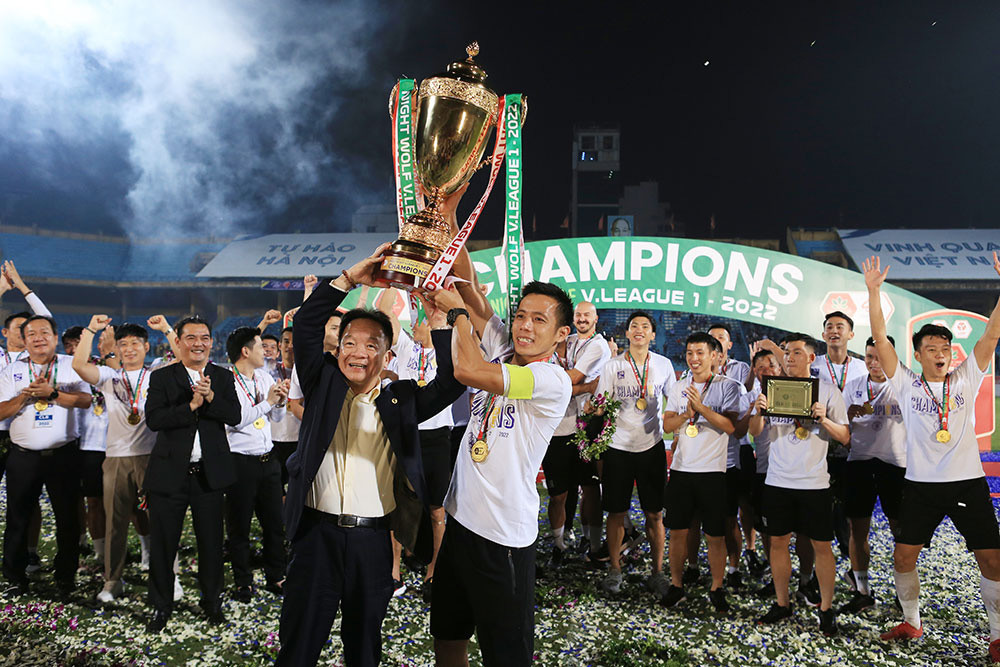 Chùm ảnh trao Cúp VĐ Night Wolf V.League 1-2022 cho CLB Hà Nội  - Ảnh 21.
