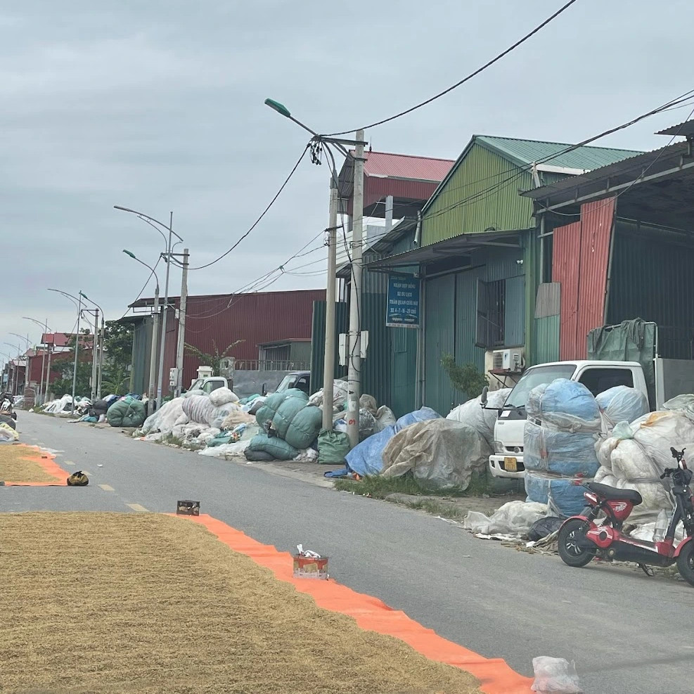 Về làng giặt rác ở Bắc Ninh người dân làm giàu từ những núi rác nilon - 5