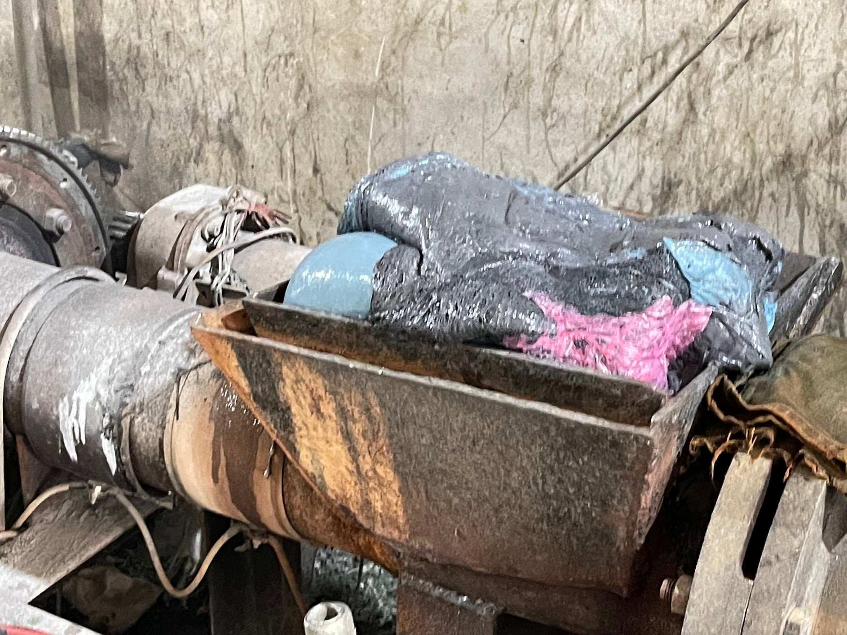 Về làng giặt rác ở Bắc Ninh người dân làm giàu từ những núi rác nilon - 7