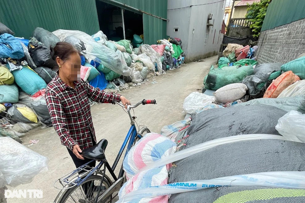 Về làng giặt rác ở Bắc Ninh người dân làm giàu từ những núi rác nilon - 10
