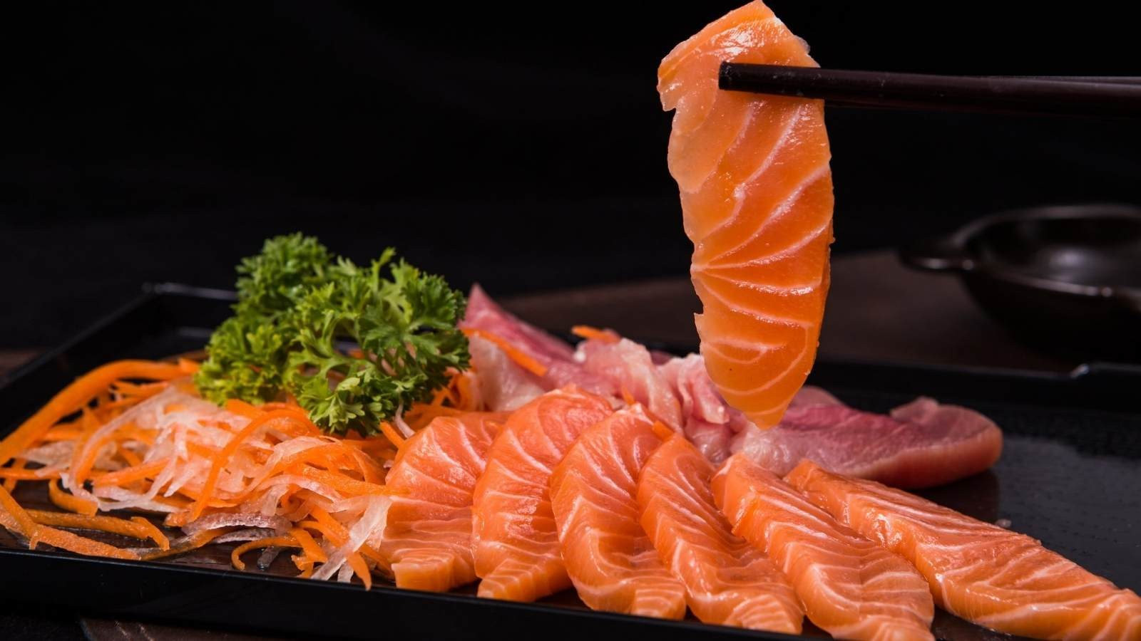 salmon-sashimi-1073.jpg