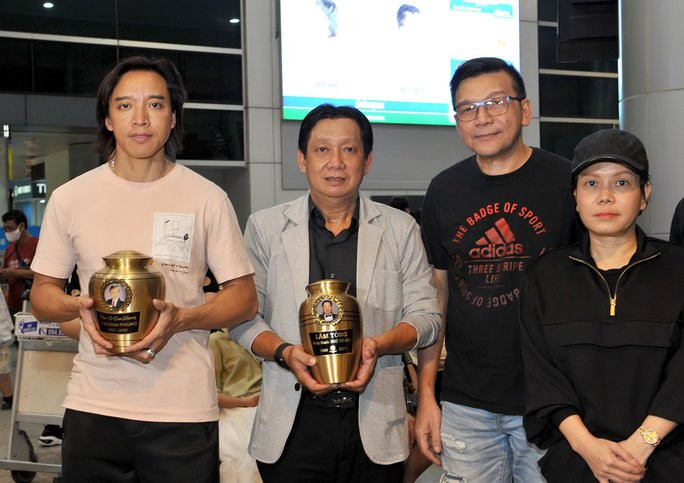 Tro cốt nhạc sĩ Lam Phương đã về tới Việt Nam - Ảnh 2.
