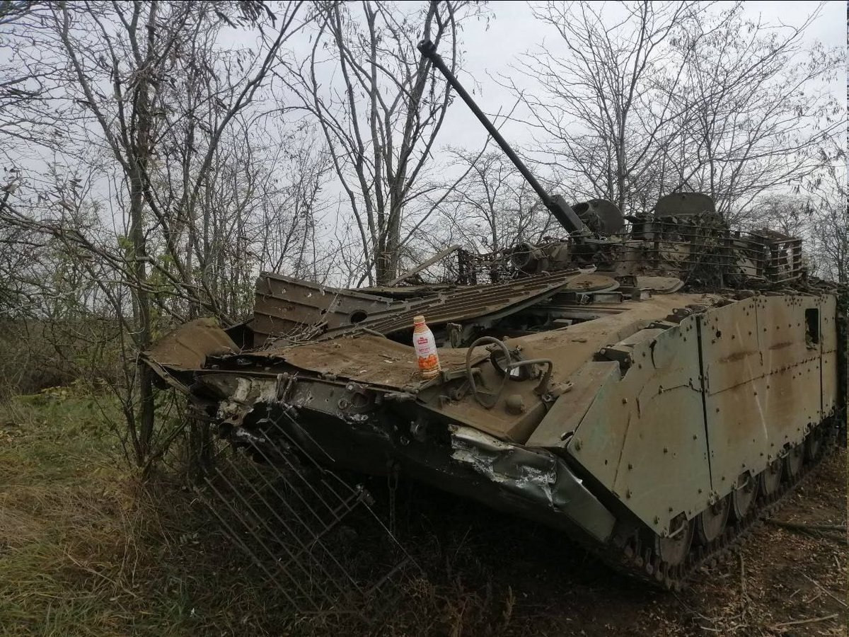 Những khí tài hiếm gặp của Nga bị Ukraine thu giữ tại Kherson - 1