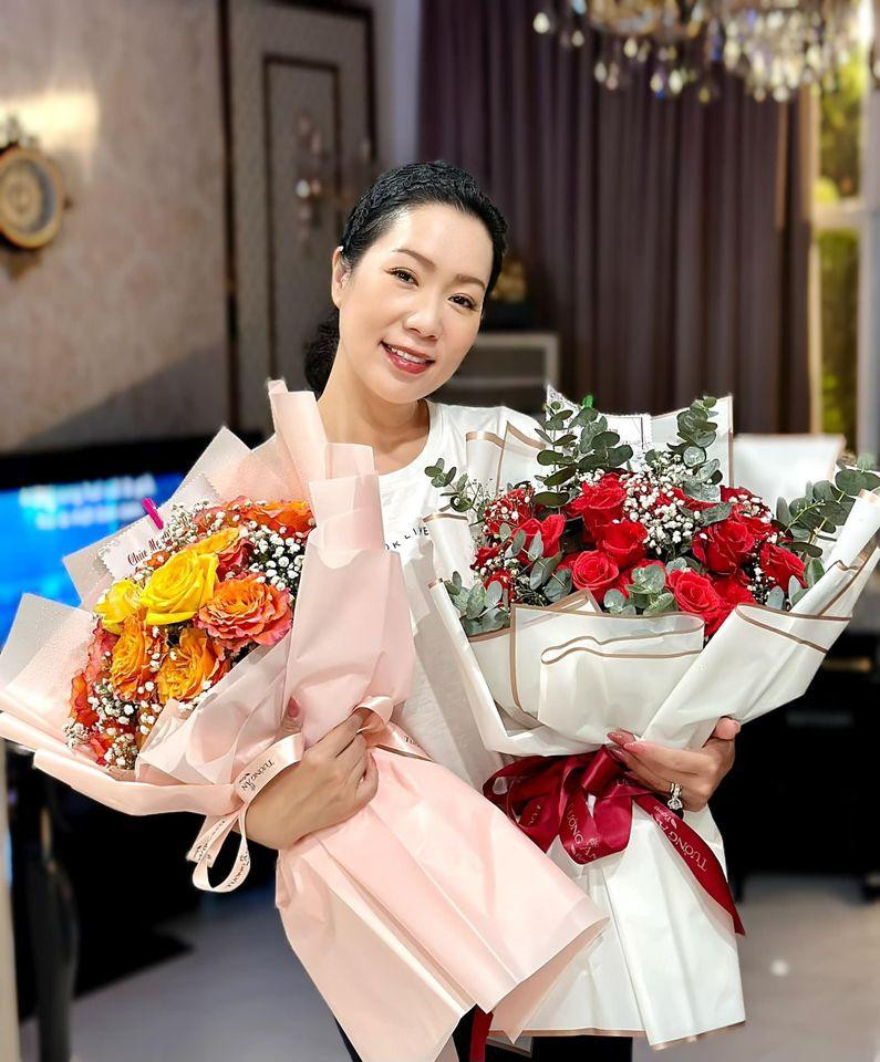 Tin showbiz Việt ngày 20/11: Bà bầu Mâu Thủy khoe sắc đáng mơ ước-10