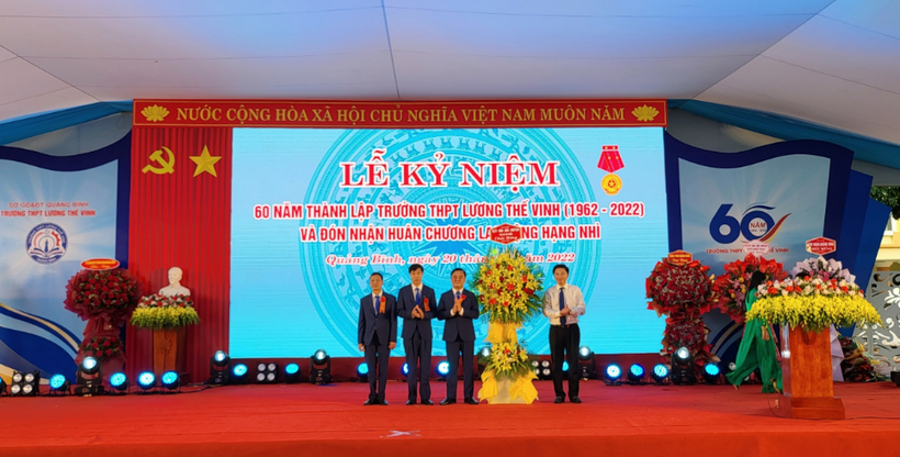 Trường THPT Lương Thế Vinh (Quảng Bình) đón nhận Huân chương Lao động hạng Nhì ảnh 6