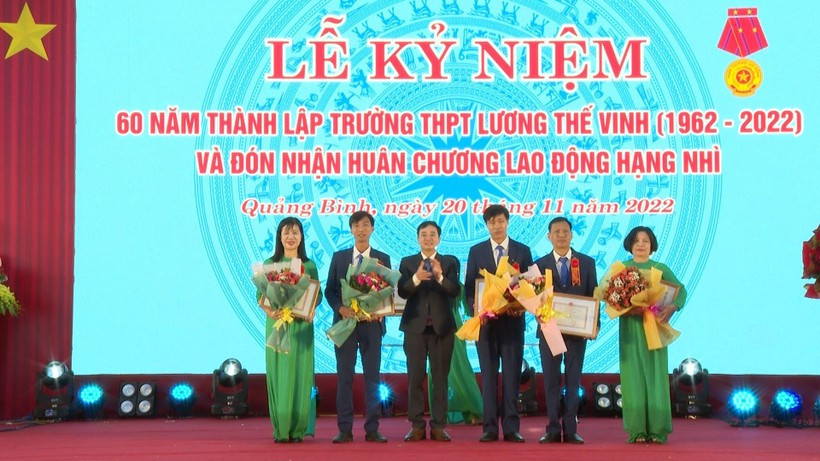 Trường THPT Lương Thế Vinh (Quảng Bình) đón nhận Huân chương Lao động hạng Nhì ảnh 14