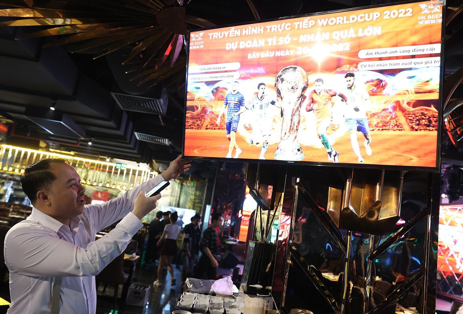 Hà Nội: Hàng quán chuẩn bị màn hình lớn phục vụ World Cup 2022 ảnh 3