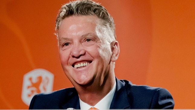 Chuyện chưa kể về Van Gaal: 25 lần xạ trị, ngồi xe lăn, đối mặt tử thần vẫn quyết vô địch World Cup ảnh 1