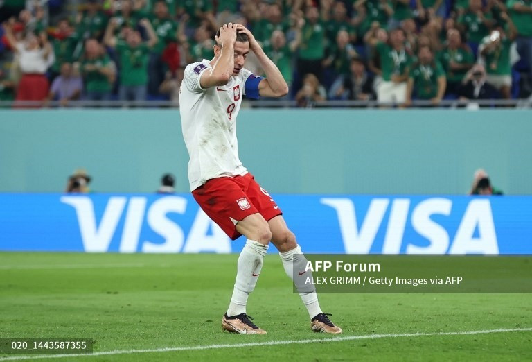 Robert Lewandowski vẫn chưa thể có bàn thắng đầu tiên tại World Cup, bàn thứ 77 trong màu áo đội tuyển Ba Lan. Ảnh: AFP