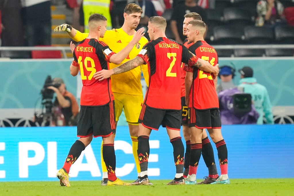 Chân gỗ sắm vai người hùng, Bỉ giành chiến thắng may mắn - 1