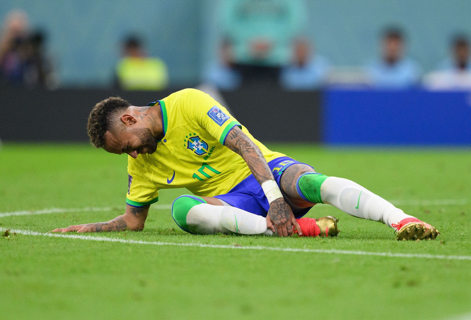 Chấn thương của Neymar nghiêm trọng ra sao?