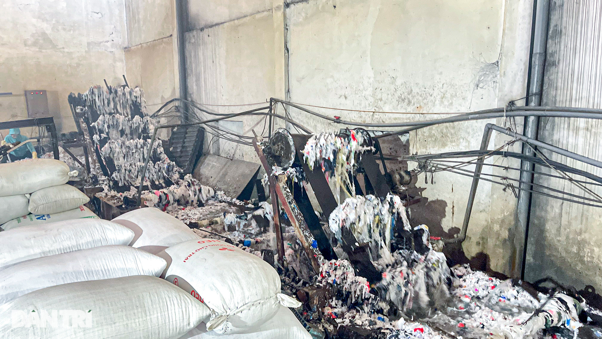 Rùng mình công nghệ tái chế nilon bẩn ở làng xay rác lớn nhất Việt Nam - 4