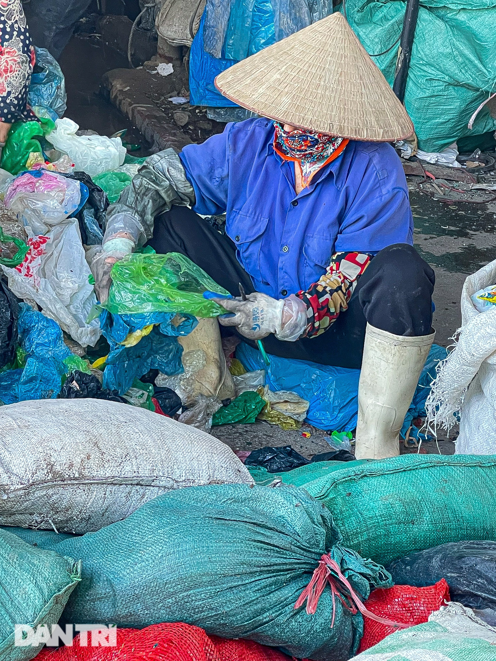 Rùng mình công nghệ tái chế nilon bẩn ở làng xay rác lớn nhất Việt Nam - 13