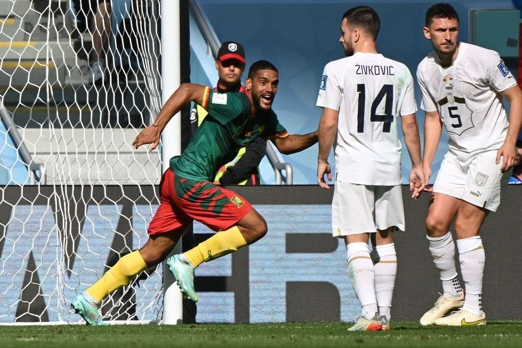 Cameroon rượt đuổi tỷ số nghẹt thở, chia điểm cùng Serbia - 1