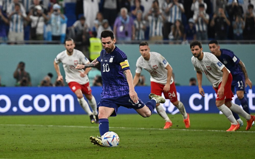 Argentina hạ Ba Lan chiếm ngôi đầu bảng, gặp Australia ở vòng 1/8 - 2