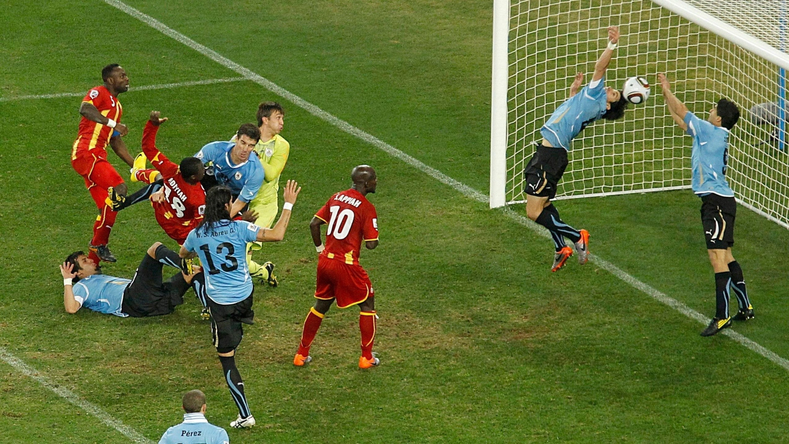 Ghana vs Uruguay: Chờ 12 năm để báo thù 'ác quỷ' Suarez - 1