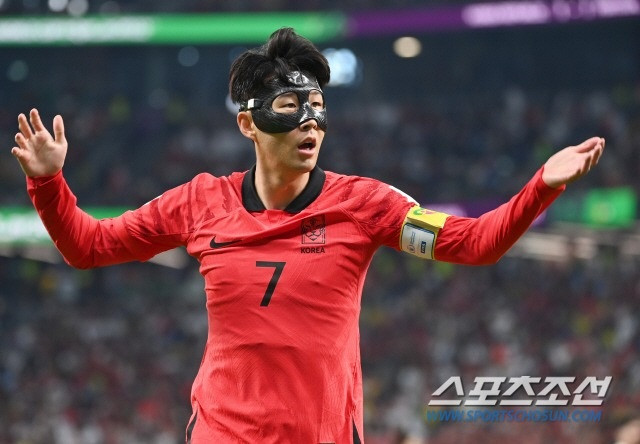Son Heung Min giải thích lý do khóc như mưa sau chiến thắng của Hàn Quốc - 2
