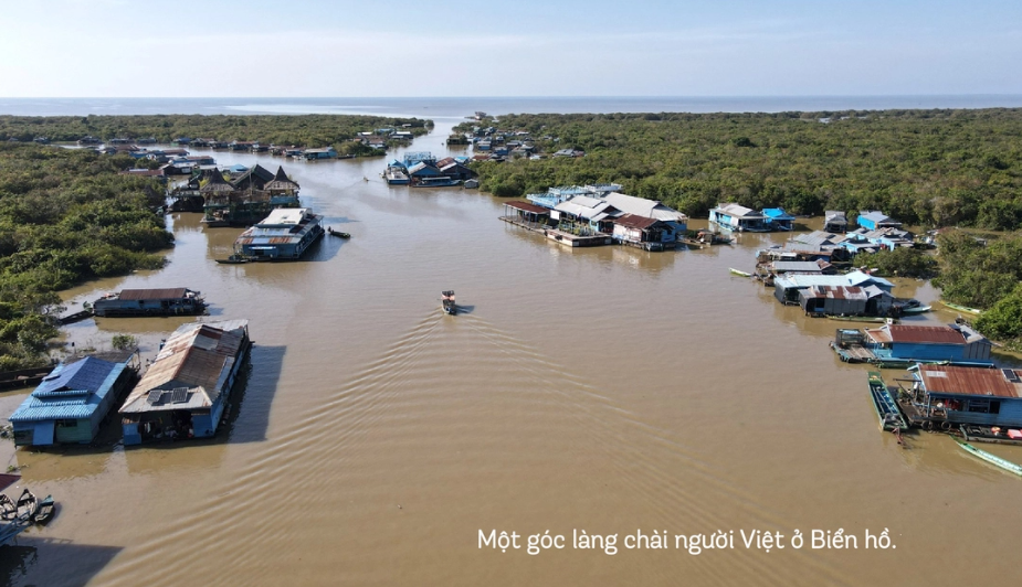 Người Việt xa xứ và cuộc đời 'bọt nước trôi đâu, tui trôi tới đó' trên Biển hồ - 1