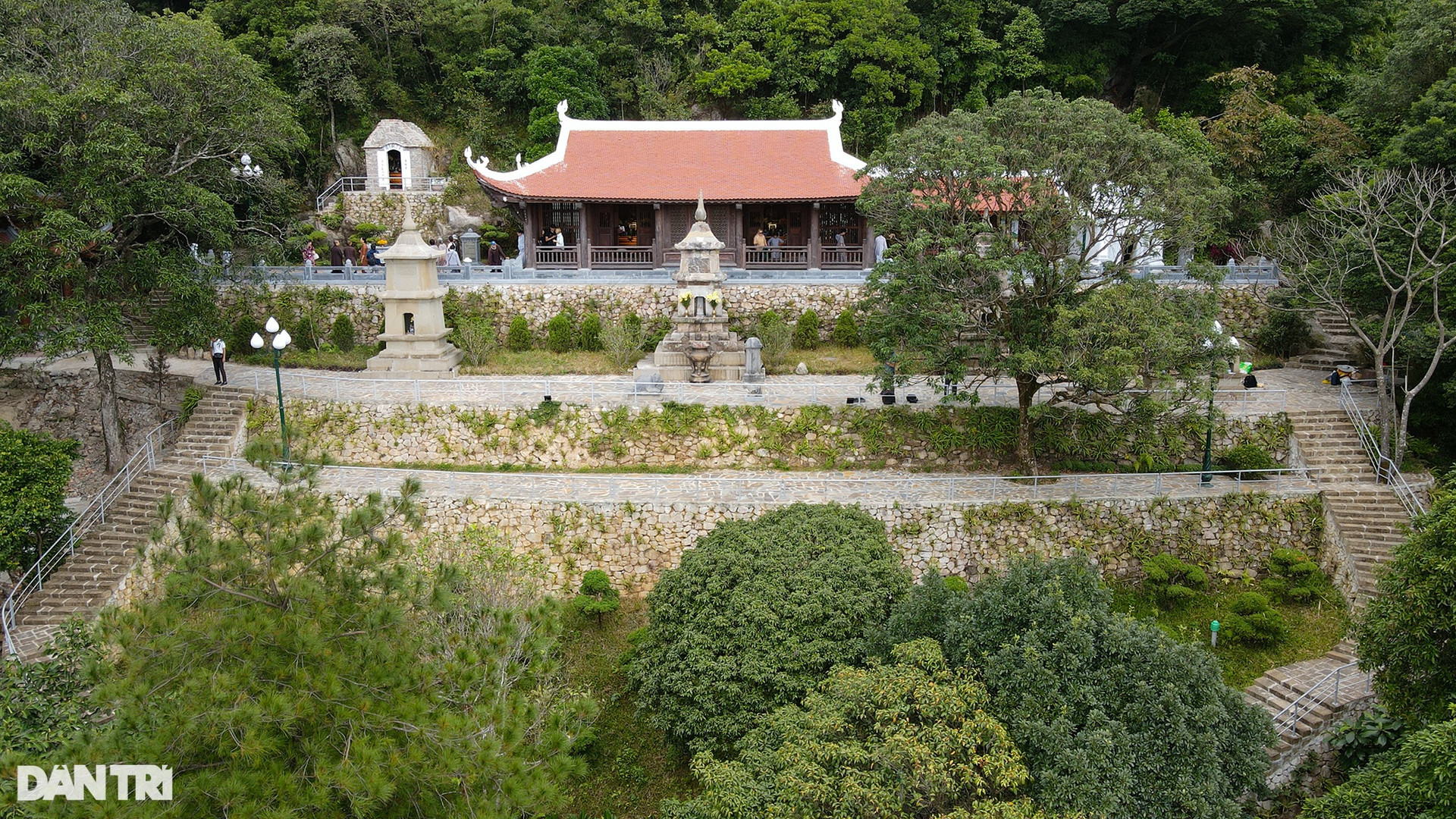 Chiêm ngưỡng ngôi chùa cổ cheo leo trên đỉnh núi ở Quảng Ninh - 6