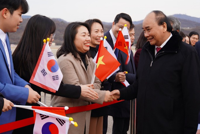 Chủ tịch nước Nguyễn Xuân Phúc đến Seoul, bắt đầu chuyến thăm Hàn Quốc - Ảnh 4.