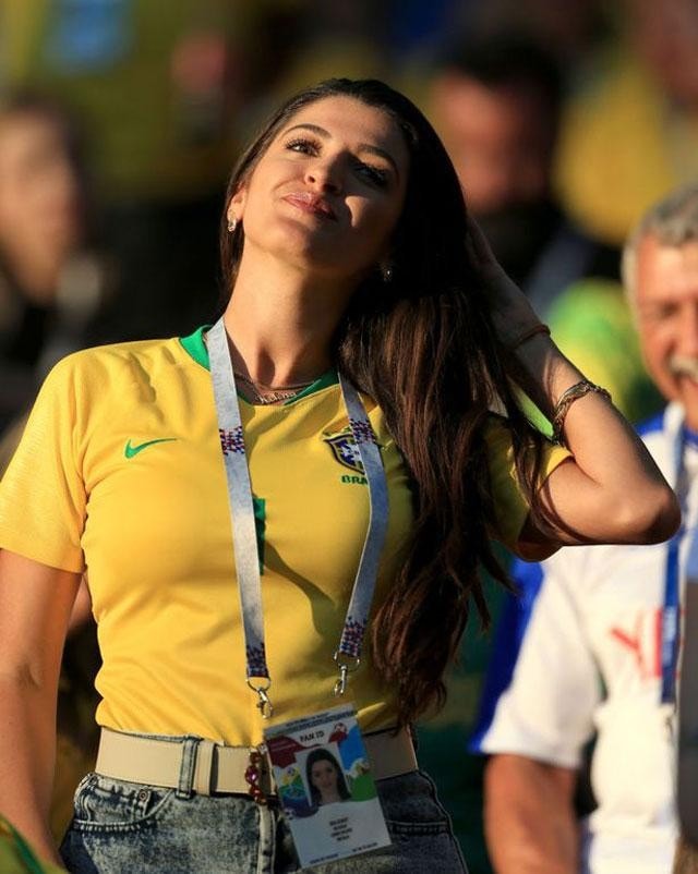 Ngắm dàn WAGs của ĐT Brazil: Từ siêu mẫu ‘nóng bỏng’ tới ca sĩ xinh đẹp ảnh 5