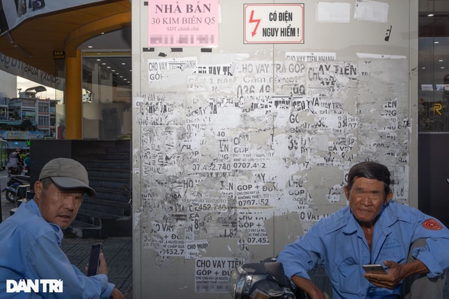 'Ngộp thở' với rao vặt, dán bậy tờ rơi quảng cáo khắp TPHCM ảnh 8